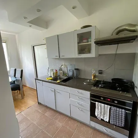 Две Уютные Комнаты В Большой Квартире Apartman *